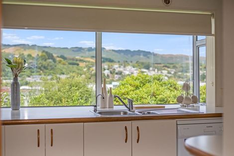 Photo of property in 9 Hampton Hill Road, Tawa, Wellington, 5028