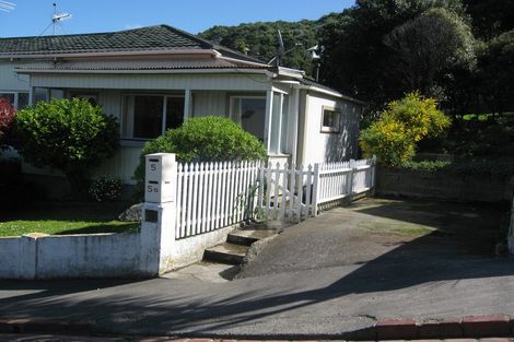 Photo of property in 3-5 Knoll Street, Island Bay, Wellington, 6023