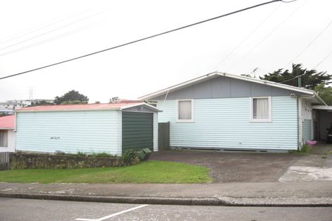 Photo of property in 7 Barclay Street, Newlands, Wellington, 6037