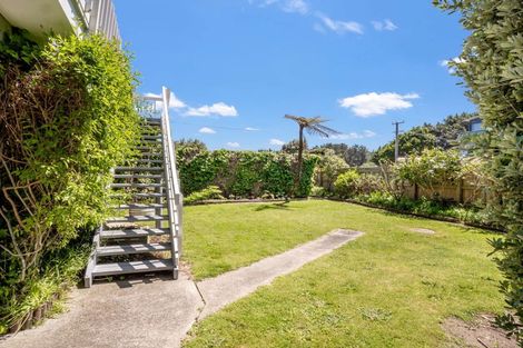 Photo of property in 14 Manga-pirau Street, Waikawa Beach, Manakau, 5573