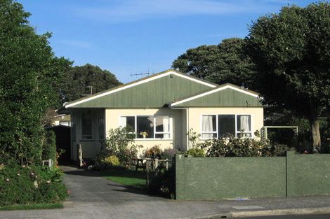 Photo of property in 3/7 Whitehouse Road, Titahi Bay, Porirua, 5022