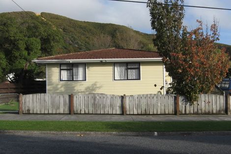 Photo of property in 104a Strand Crescent, Naenae, Lower Hutt, 5011