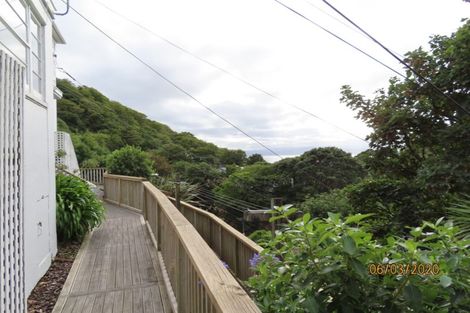 Photo of property in 71 Garden Road, Northland, Wellington, 6012