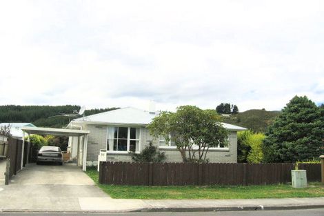 Photo of property in 38 Oregon Drive, Maoribank, Upper Hutt, 5018