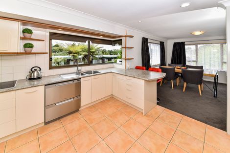 Photo of property in 28 Kavanagh Place, Opaheke, Papakura, 2113