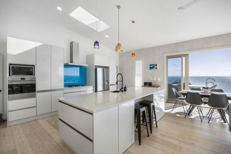 Photo of property in 16 Crispe Road, Clarks Beach, 2122