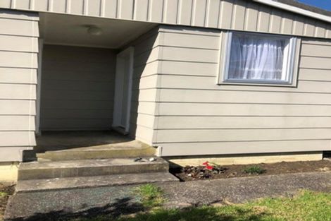 Photo of property in 1/84 Greenslade Crescent, Northcote, Auckland, 0627