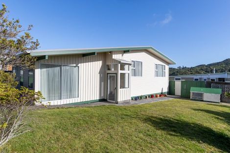Photo of property in 1 Lilac Lane, Maungaraki, Lower Hutt, 5010