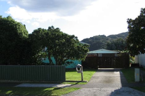Photo of property in 5 Mitimiti Grove, Wainuiomata, Lower Hutt, 5014