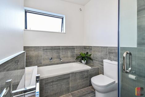 Photo of property in 2 Te Aparangi Road, Papakura, 2110