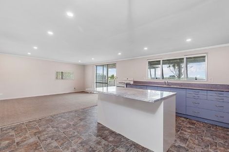 Photo of property in 1696 South Head Road, South Head, Helensville, 0874