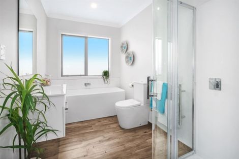 Photo of property in 9 Breakwater Way, Whitby, Porirua, 5024