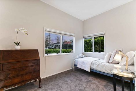 Photo of property in 16 Creamer Avenue, Belmont, Auckland, 0622