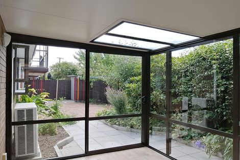 Photo of property in 1/124 Hamilton Avenue, Ilam, Christchurch, 8041