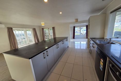 Photo of property in 67 Redoubt Road, Goodwood Heights, Auckland, 2105