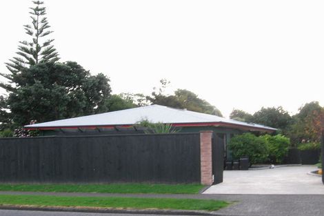 Photo of property in 43 Queens Road, Waikanae Beach, Waikanae, 5036