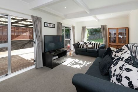 Photo of property in 14 Judkins Crescent, Cockle Bay, Auckland, 2014