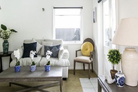 Photo of property in 11 Shortland Place, Havelock North, 4130