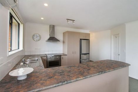 Photo of property in 2 Plumstead Rise, Glen Eden, Auckland, 0602