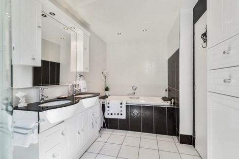 Photo of property in 13a Parau Avenue, Diamond Harbour, 8972