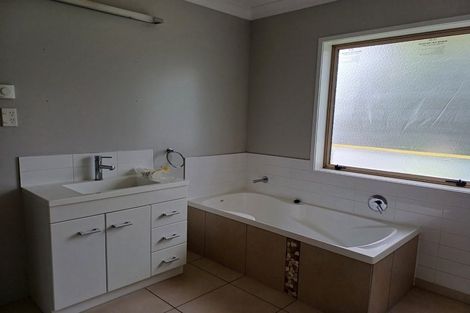 Photo of property in 15 Epic Way, Newlands, Wellington, 6037