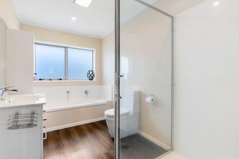 Photo of property in 1 Chalfont Road, Silverstream, Upper Hutt, 5019