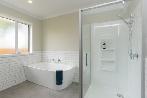 Photo of property in 16 West Place, Greenmeadows, Napier, 4112