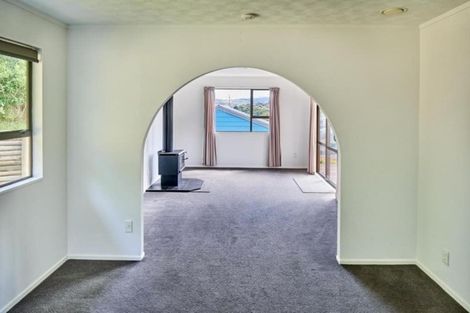 Photo of property in 31 Omapere Street, Whitby, Porirua, 5024