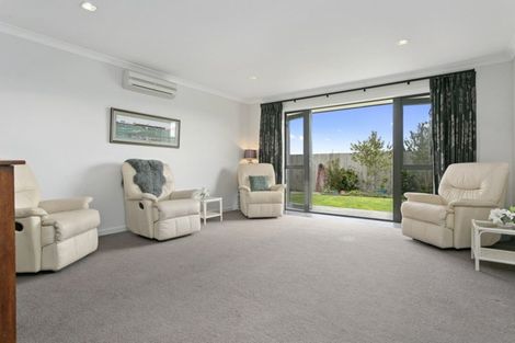 Photo of property in 33 Norfolk Drive, Cambridge, 3434