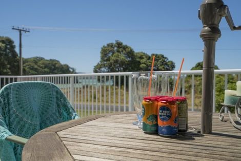 Photo of property in 7 Marine Parade, Cooks Beach, Whitianga, 3591