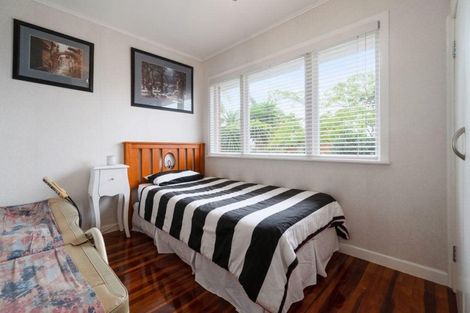 Photo of property in 94 Colwill Road, Massey, Auckland, 0614