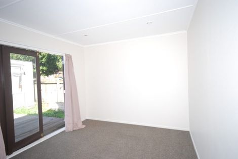 Photo of property in 21 Chilcott Road, Henderson, Auckland, 0612