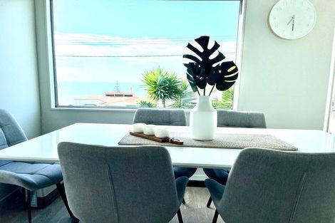 Photo of property in 1/39 Wade River Road, Stanmore Bay, Whangaparaoa, 0932