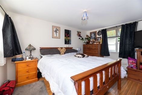 Photo of property in 5 Griffiths Place, Te Atatu South, Auckland, 0610