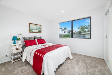 Photo of property in 23b Crystal Avenue, Glendene, Auckland, 0602