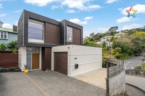 Photo of property in 2 Tiketike Way, Brooklyn, Wellington, 6021