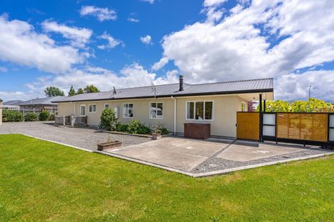 Photo of property in 2 Daffodil Grove, Carterton, 5713