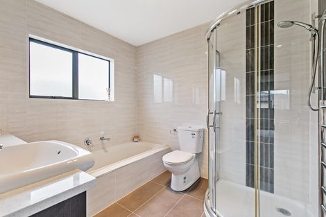 Photo of property in 99 Laurel Oak Drive, Schnapper Rock, Auckland, 0632