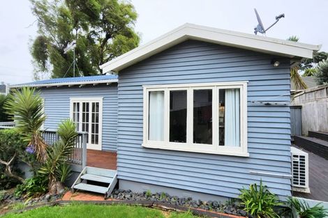 Photo of property in 2/186 Archers Road, Glenfield, Auckland, 0629