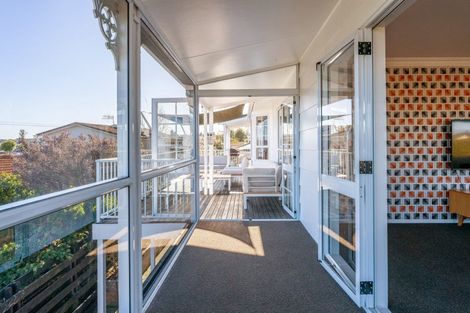 Photo of property in 4 Ingle Avenue, Waipahihi, Taupo, 3330