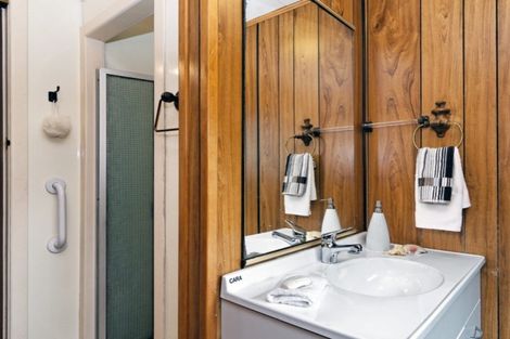 Photo of property in 69 Cornwallis Road, Cornwallis, Auckland, 0604