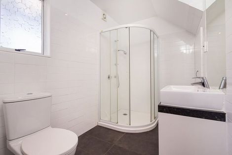 Photo of property in 2/10 Kiekie Road, Mangere Bridge, Auckland, 2022