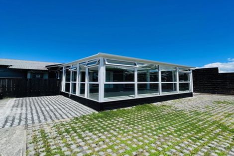 Photo of property in 3208a Great North Road, New Lynn, Auckland, 0600