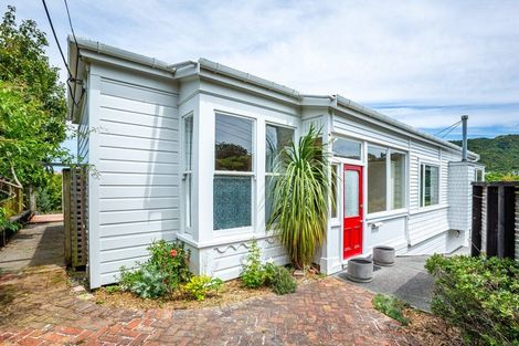 Photo of property in 17 Dover Street, Island Bay, Wellington, 6023