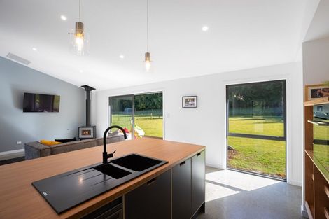 Photo of property in 14 Carlisle Street, Athol, 9793