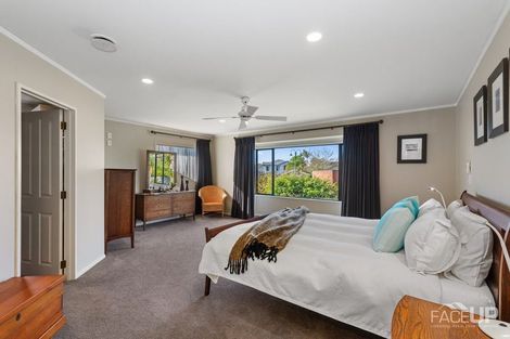 Photo of property in 18 Rosetti Rise, West Harbour, Auckland, 0618