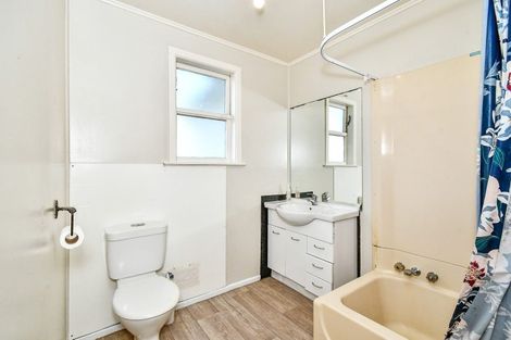 Photo of property in 12a Waiari Road, Conifer Grove, Takanini, 2112