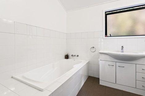 Photo of property in 136 Woodlands Park Road, Titirangi, Auckland, 0604