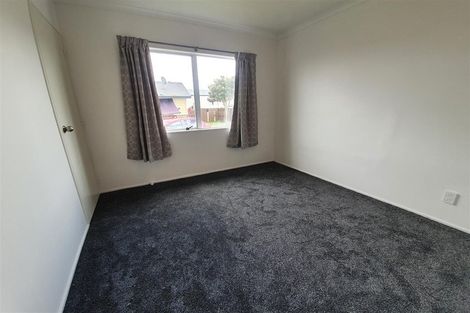 Photo of property in 2/43 Solveig Place, Randwick Park, Auckland, 2105