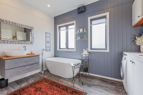 Photo of property in 100 Cole Street, Dannevirke, 4930